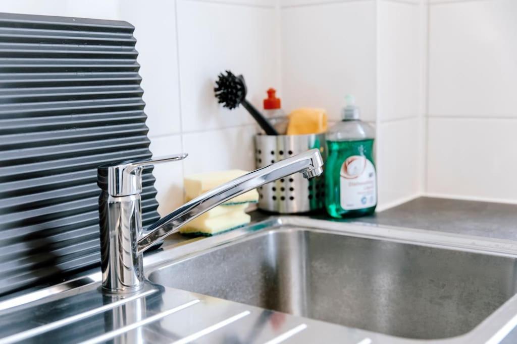 Zentral Und Frisch Eingerichtet: 2 Zi. 24H Checkin Apartment Kiel Ngoại thất bức ảnh