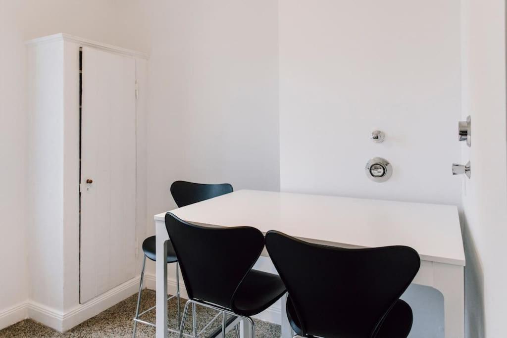Zentral Und Frisch Eingerichtet: 2 Zi. 24H Checkin Apartment Kiel Ngoại thất bức ảnh