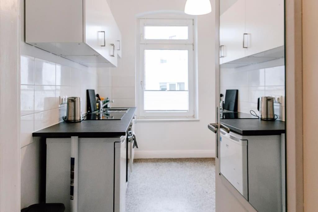Zentral Und Frisch Eingerichtet: 2 Zi. 24H Checkin Apartment Kiel Ngoại thất bức ảnh